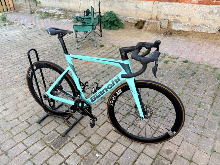 Used Bianchi oltre race Custom Shimano 105 Di2 2024 Road & Gravel, Blue — image 1 of 10