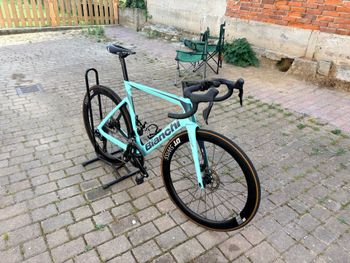 Used Bianchi oltre race Custom Shimano 105 Di2 2024 Road & Gravel, Blue — image 3 of 10