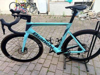Used Bianchi oltre race Custom Shimano 105 Di2 2024 Road & Gravel, Blue — image 8 of 10
