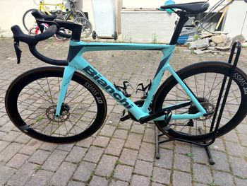 Used Bianchi oltre race Custom Shimano 105 Di2 2024 Road & Gravel, Blue — image 7 of 10