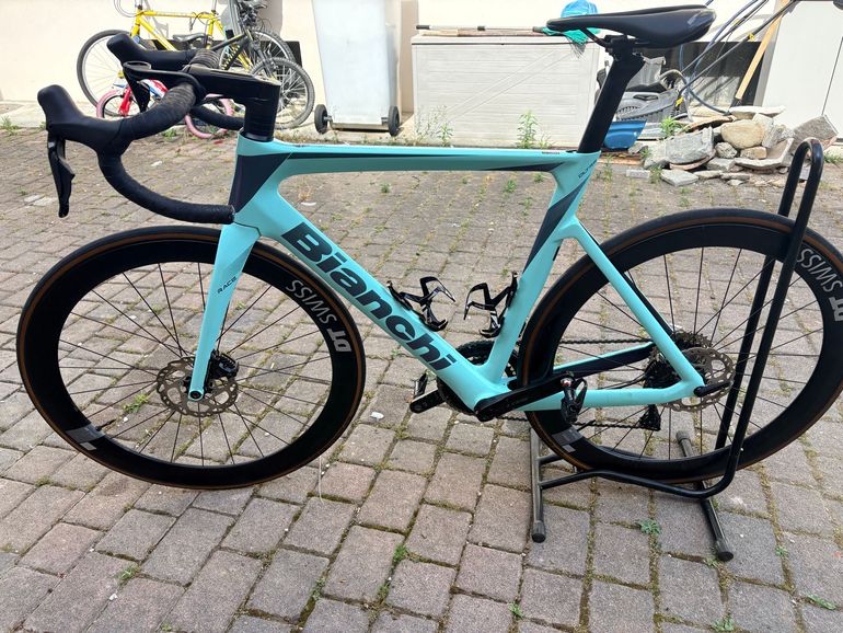 Used Bianchi oltre race Custom Shimano 105 Di2 2024 Road & Gravel, Blue — image 7 of 10