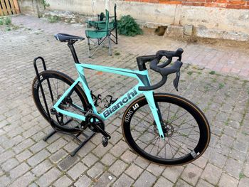 Used Bianchi oltre race Custom Shimano 105 Di2 2024 Road & Gravel, Blue — image 2 of 10