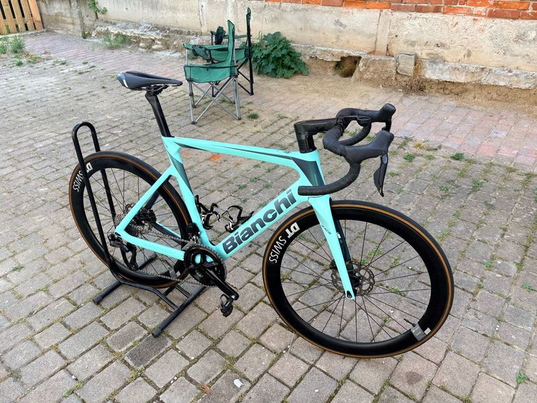 Used Bianchi oltre race Custom Shimano 105 Di2 2024 Road & Gravel, Blue — image 2 of 10