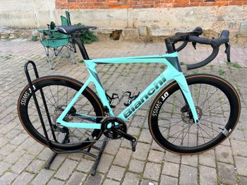Used Bianchi oltre race Custom Shimano 105 Di2 2024 Road & Gravel, Blue — image 4 of 10