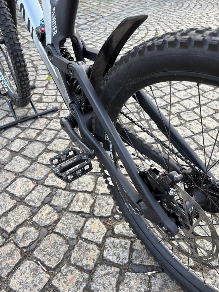 Used Canyon Sender CFR Mullet 2022 2022 Mountainbike, Black, 29, 27.5 — image 7 of 14