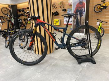 Used Orbea OIZ M10 2019 2019 Mountainbike, Blue, 27.5 — image 2 of 3