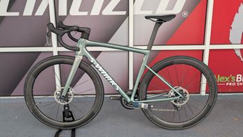 Used Specialized S-Works Tarmac SL8 - SRAM RED AXS 2026 2026 Road & Gravel, Green — image 2 of 5