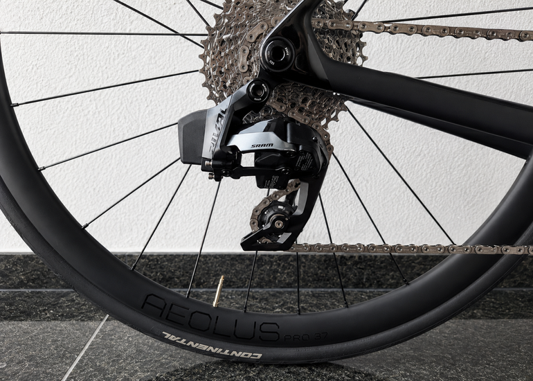 Used Trek Madone SL 6 AXS Gen 8 2025 2025 Road & Gravel, Black — image 4 of 8