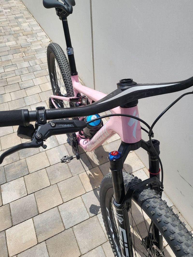 Used Specialized Epic Pro LTD 2024 2024 Mountainbike, White, 29 — image 7 of 13