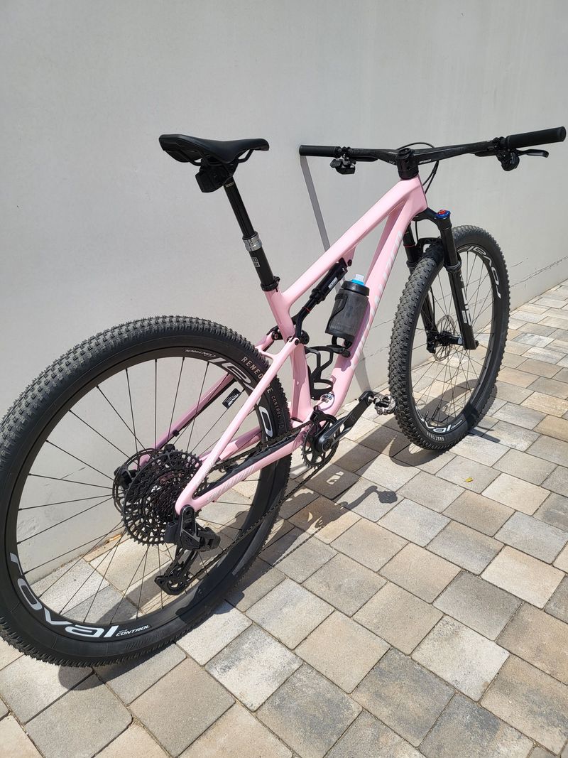 Used Specialized Epic Pro LTD 2024 2024 Mountainbike, White, 29 — image 3 of 13