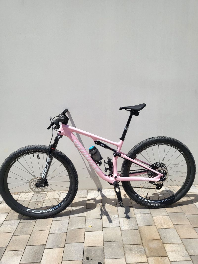 Used Specialized Epic Pro LTD 2024 2024 Mountainbike, White, 29 — image 2 of 13