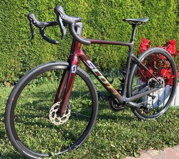 Scott Addict 30 2022 2022 Road & Gravel d'occasion — image 1 sur 3