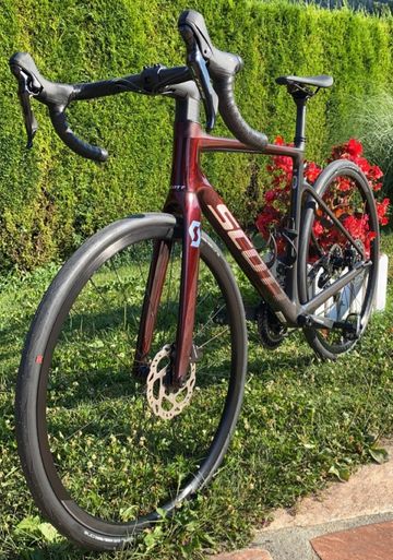 Scott Addict 30 2022 2022 Road & Gravel d'occasion — image 2 sur 3