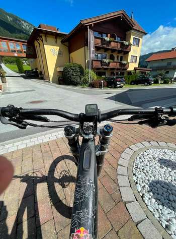 Used Specialized Turbo Kenevo Expert 2021 2021 Mountainbike, Black, 27.5 — image 15 of 17