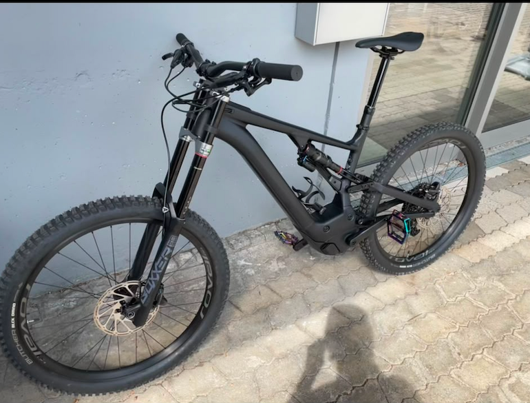 Used Specialized Turbo Kenevo Expert 2021 2021 Mountainbike, Black, 27.5 — image 7 of 17
