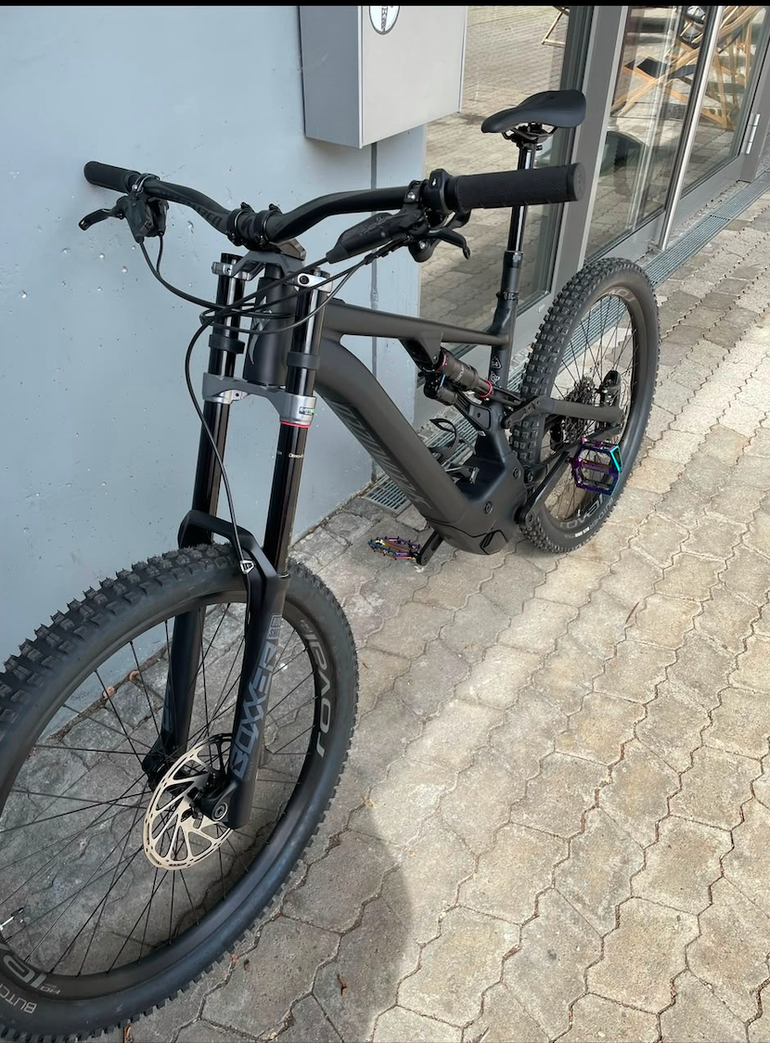 Used Specialized Turbo Kenevo Expert 2021 2021 Mountainbike, Black, 27.5 — image 8 of 17