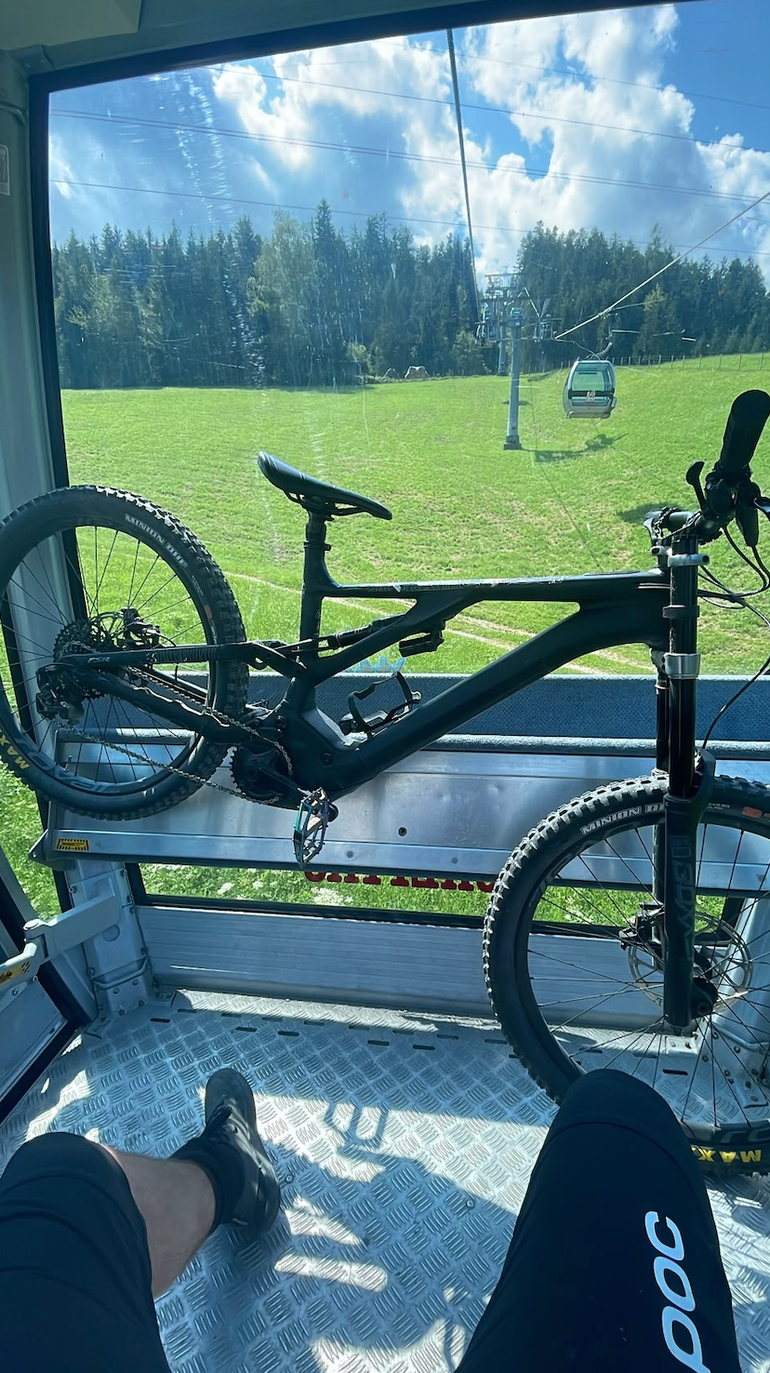 Used Specialized Turbo Kenevo Expert 2021 2021 Mountainbike, Black, 27.5 — image 9 of 17