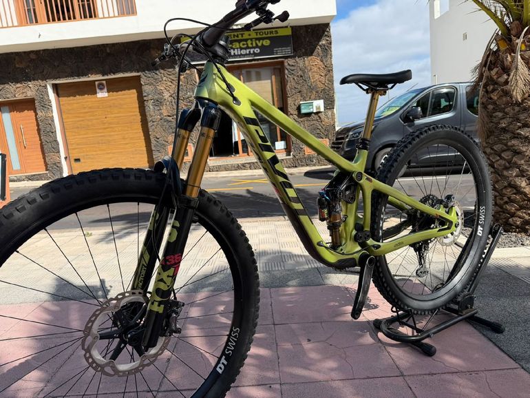 Używany Pivot SWITCHBLADE Pro XT/XTR 2023 2023 Mountainbike — zdjęcie 2 z 6