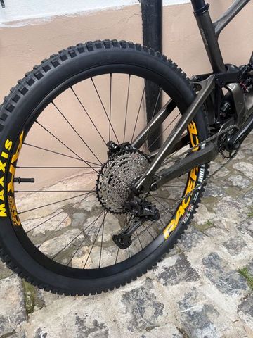 Specialized Enduro 2025 Mountainbike usato, Grigio chiaro — immagine 4 di 8