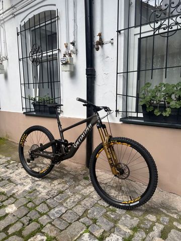 Specialized Enduro 2025 Mountainbike usato, Grigio chiaro — immagine 1 di 8