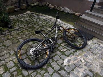 Specialized Enduro 2025 Mountainbike usato, Grigio chiaro — immagine 6 di 8