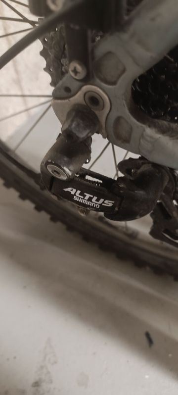 Used DECATHLON Custom Shimano Altus 2009 Mountainbike, Light Gray — image 2 of 7