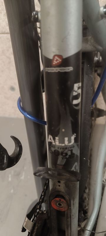 Used DECATHLON Custom Shimano Altus 2009 Mountainbike, Light Gray — image 7 of 7