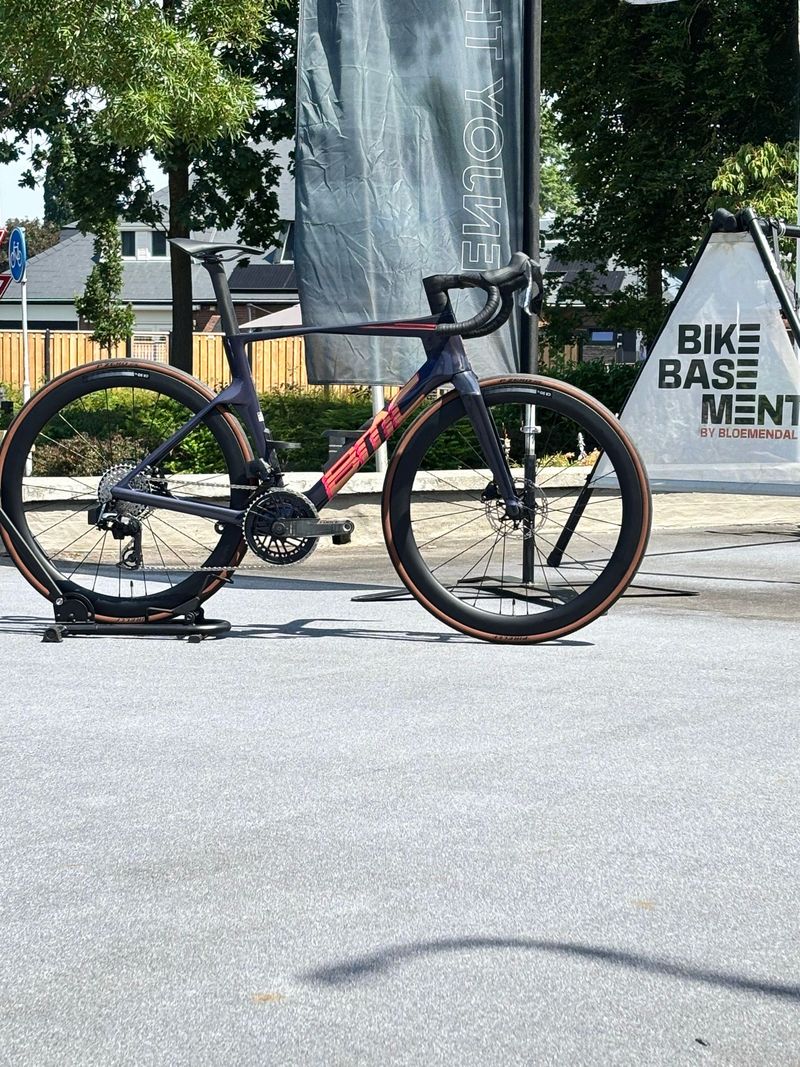 Używany BMC Teammachine R 01 THREE 2026 2026 Road & Gravel
