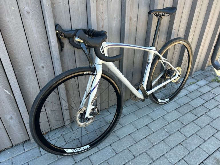Used Specialized Ruby Elite Disc 2016 2016 Road & Gravel, White — image 1 of 6