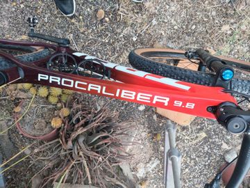 Used Trek Procaliber 9.8 2023 2023 Mountainbike, Red, 29 — image 5 of 8