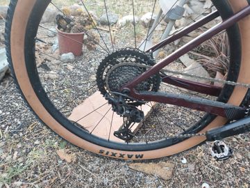 Used Trek Procaliber 9.8 2023 2023 Mountainbike, Red, 29 — image 6 of 8