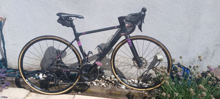 Tweedehands Canyon Ultimate WMN CF SL Disc 7.0 2019 2019 Road & Gravel — afbeelding 2 van 10