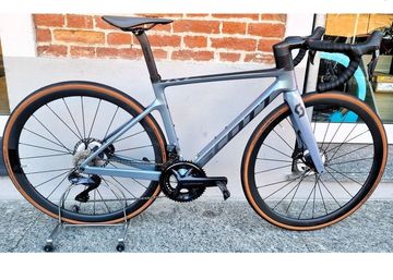 Scott Addict RC 15 2024 Road & Gravel usato