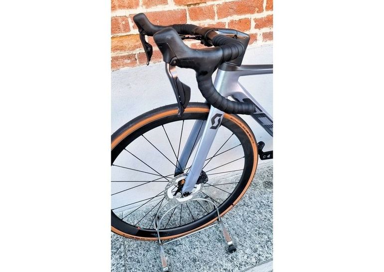 Used Scott Addict RC 15 2024 Road & Gravel, Light Gray — image 8 of 13