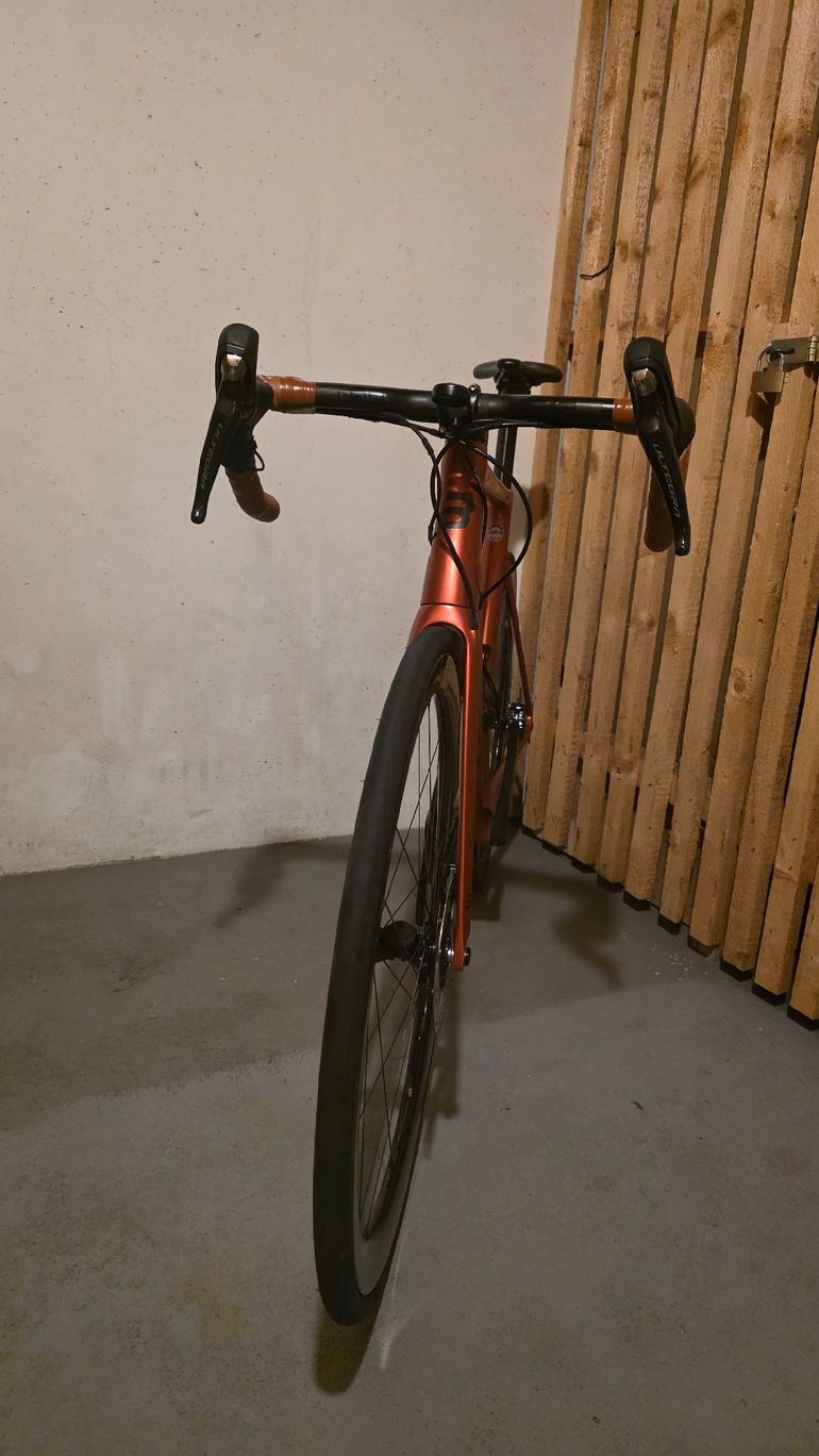 Used Basso Astra Shimano Ultegra 2022 Road & Gravel, Red — image 3 of 7