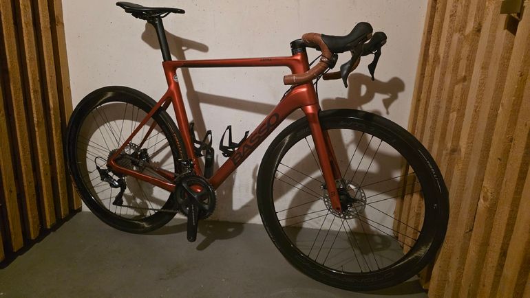 Used Basso Astra Shimano Ultegra 2022 Road & Gravel, Red — image 1 of 7