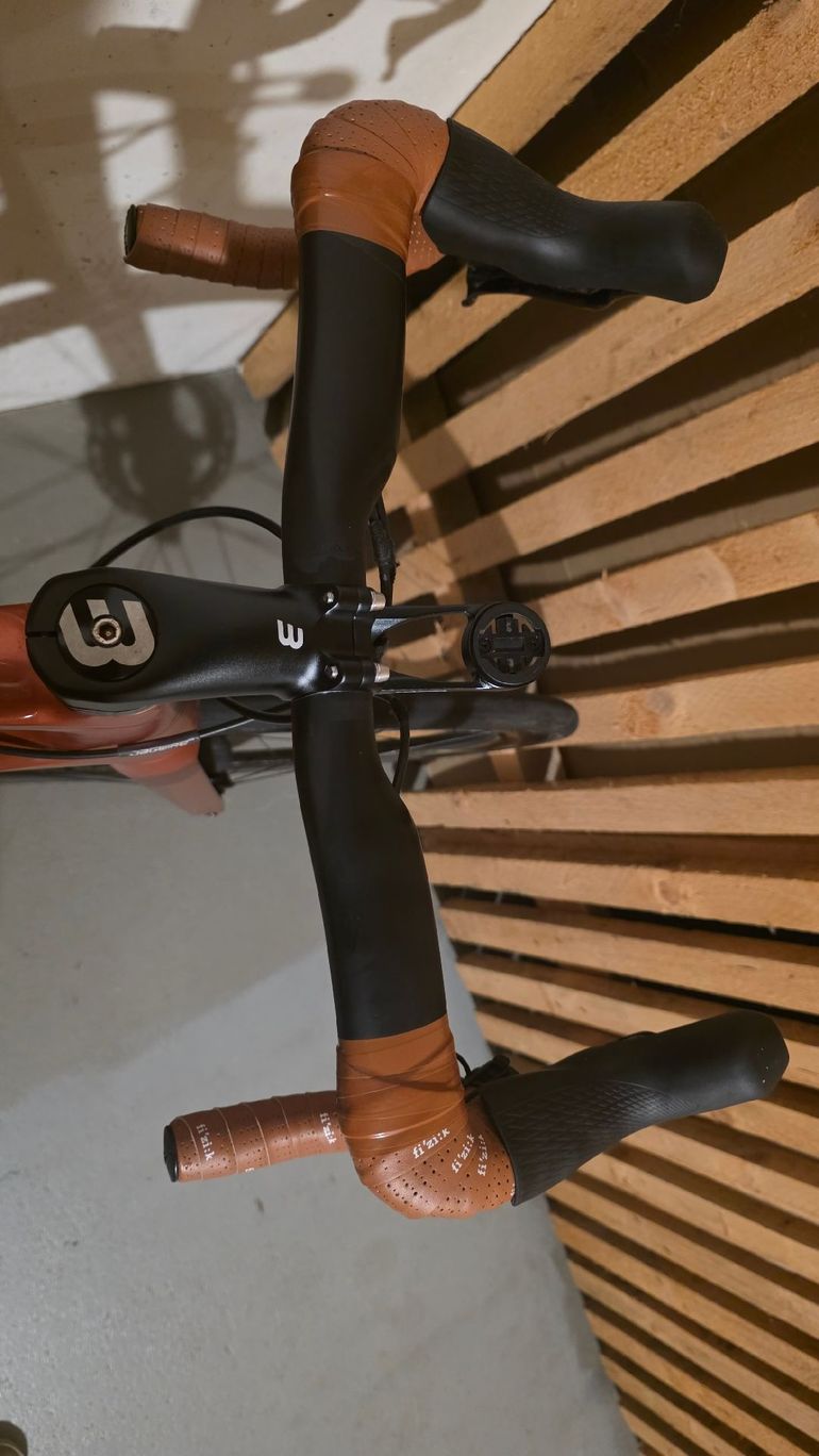 Used Basso Astra Shimano Ultegra 2022 Road & Gravel, Red — image 5 of 7