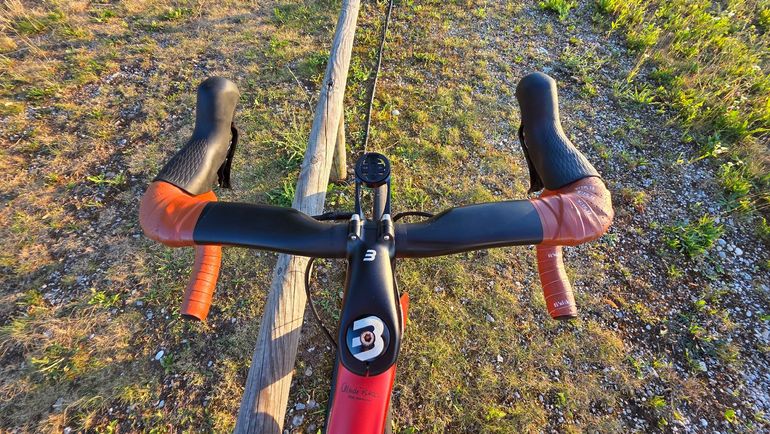 Used Basso Astra Shimano Ultegra 2022 Road & Gravel, Red — image 8 of 8