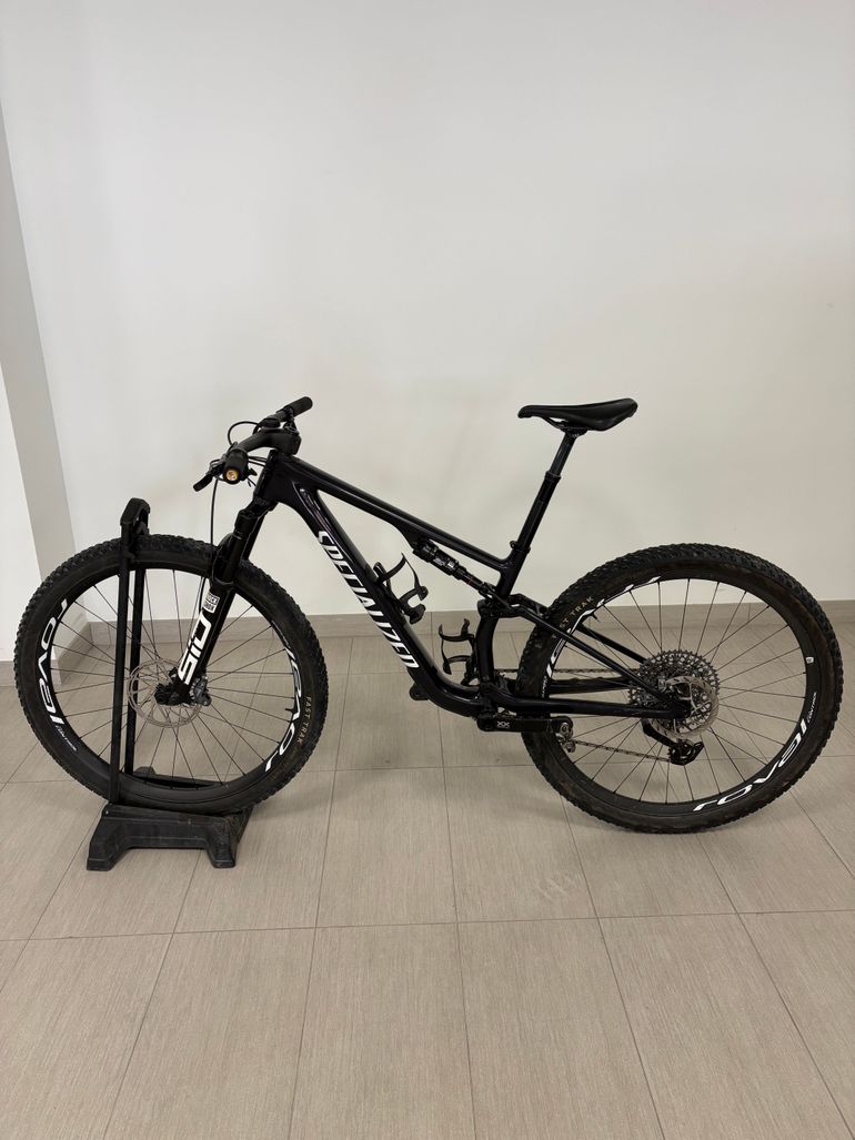 Used Specialized Epic 8 Expert 2026 2026 Mountainbike, Black, 29 — image 2 of 6