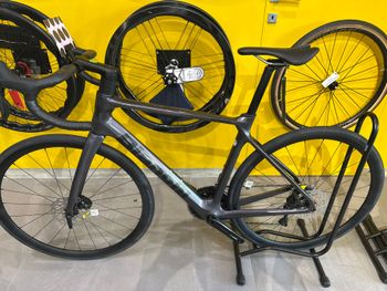Used Bianchi Infinito 105 DI2 2026 2026 Road & Gravel, Light Gray — image 4 of 4