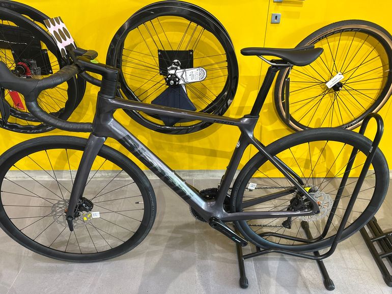 Used Bianchi Infinito 105 DI2 2026 2026 Road & Gravel, Light Gray — image 4 of 4