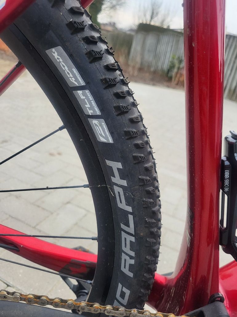 Used Superior Custom Shimano Deore XT 2024 Mountainbike, Red — image 5 of 9