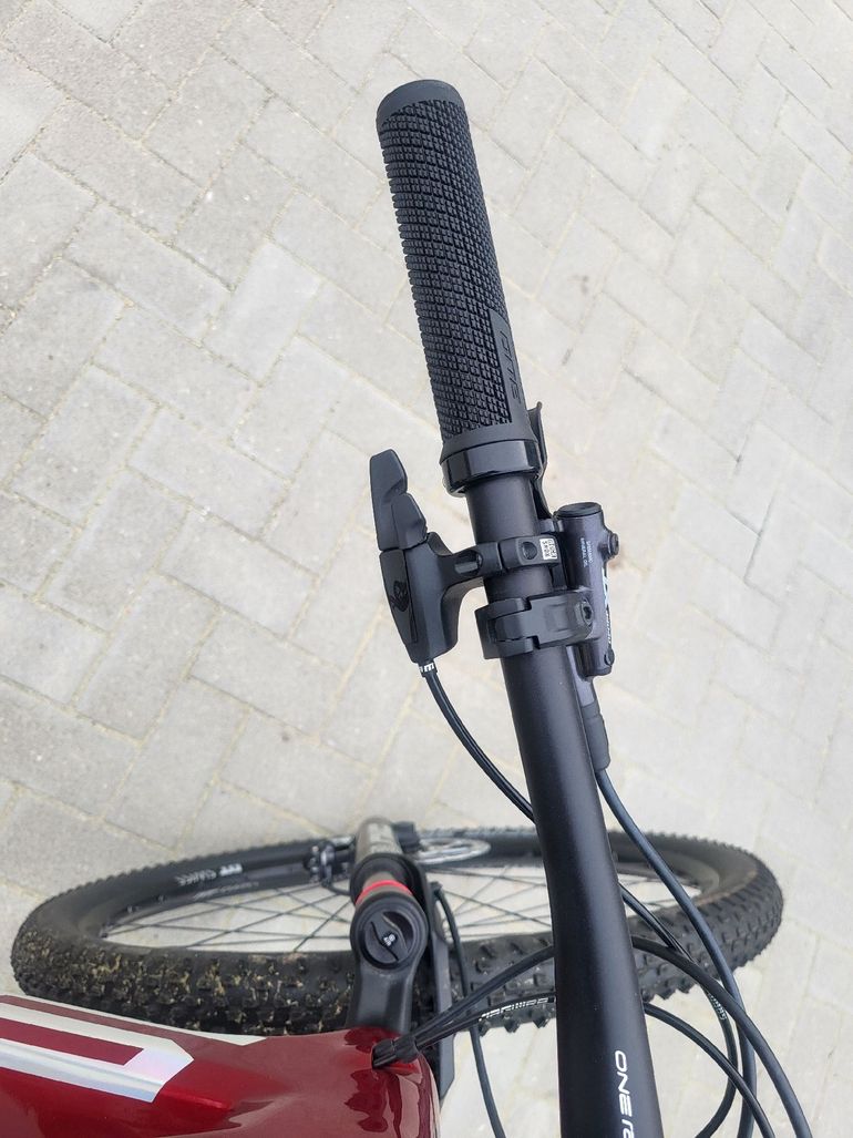 Used Superior Custom Shimano Deore XT 2024 Mountainbike, Red — image 8 of 9