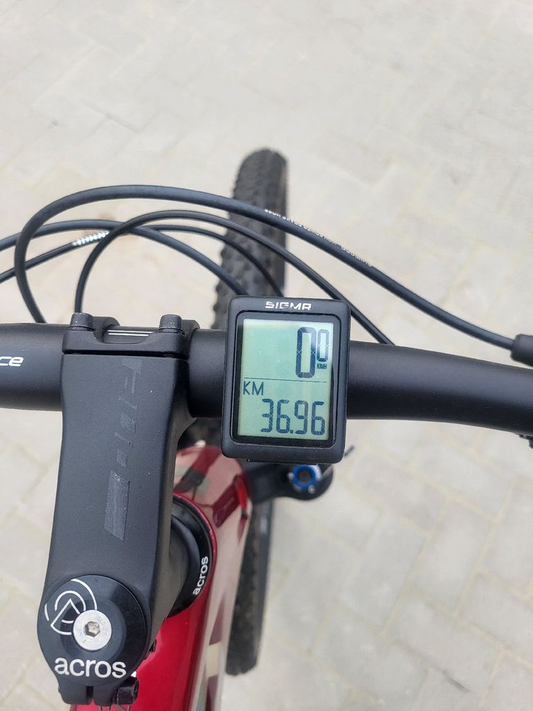 Used Superior Custom Shimano Deore XT 2024 Mountainbike, Red — image 6 of 9