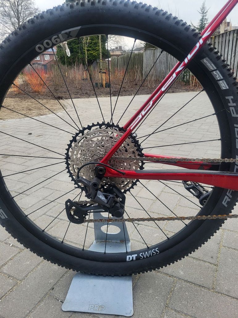 Used Superior Custom Shimano Deore XT 2024 Mountainbike, Red — image 4 of 9