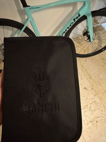 Käytetty Bianchi Specialissima COMP Ultegra Di2 2024 2024 Road & Gravel — kuva 21 / 22