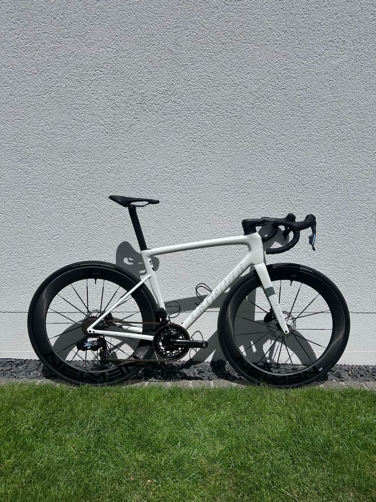 Tweedehands Specialized Tarmac SL8 Pro - SRAM Force eTAP AXS 2025 2025 Road & Gravel — afbeelding 1 van 10