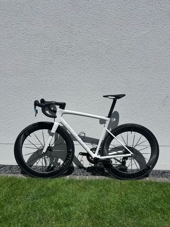 Tweedehands Specialized Tarmac SL8 Pro - SRAM Force eTAP AXS 2025 2025 Road & Gravel — afbeelding 2 van 10