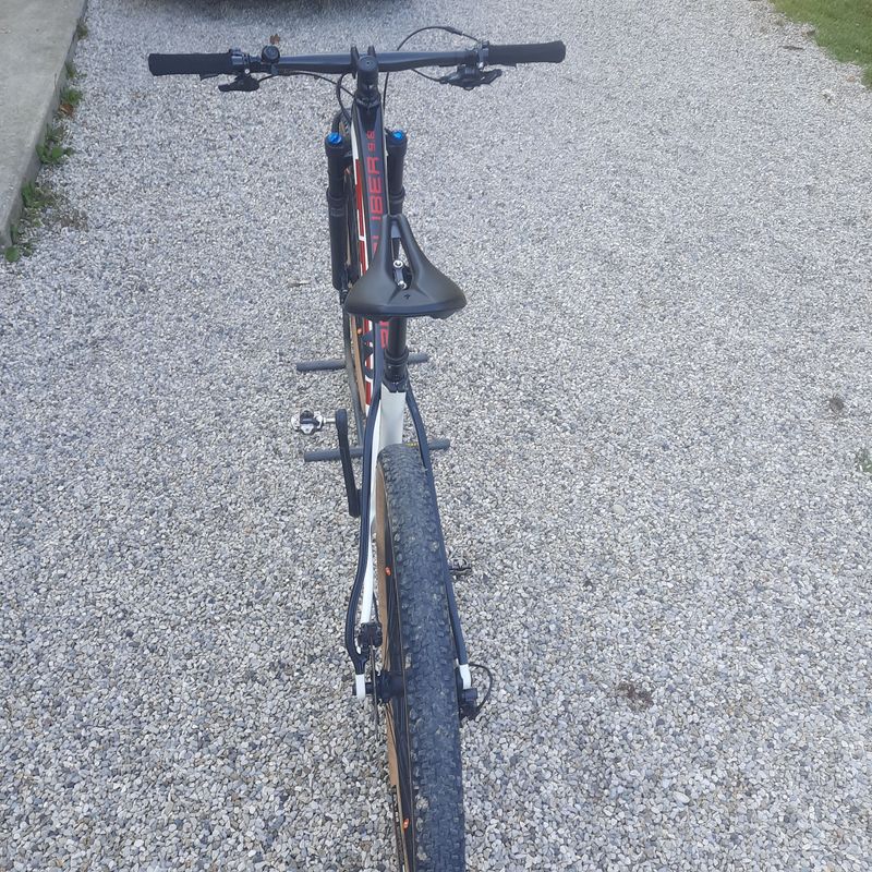 Used Trek Procaliber 9.8 2023 2023 Mountainbike, White, 29 — image 4 of 4