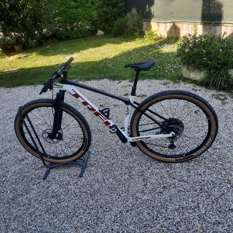 Used Trek Procaliber 9.8 2023 2023 Mountainbike, White, 29 — image 3 of 4